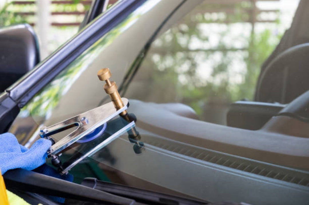 Auto Glass Repair La Puente technician inspecting windshield
